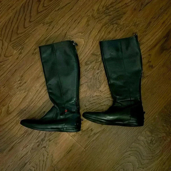 GUCCI KIDS SIZE 3.5, leather has been refinished and shined. pre Loved